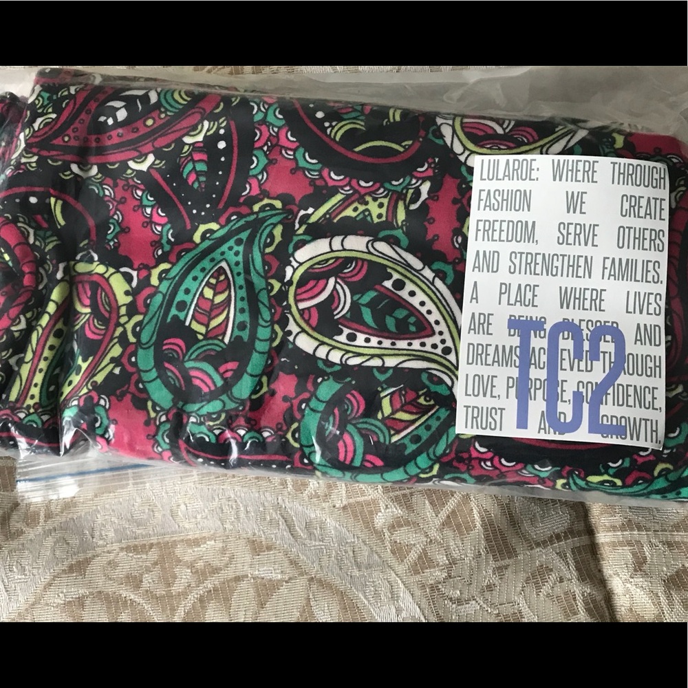 BNWT TC2 paisley pattern reds and greens leggings